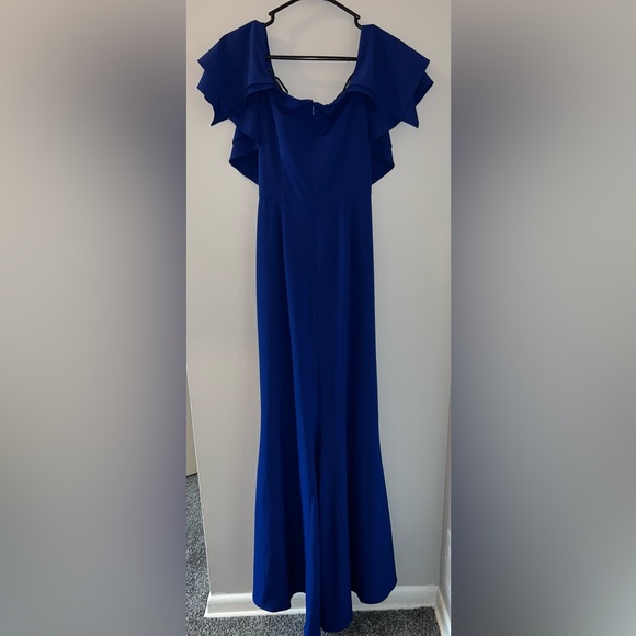 Elegant dress for prom or events . - Picture 2 of 3